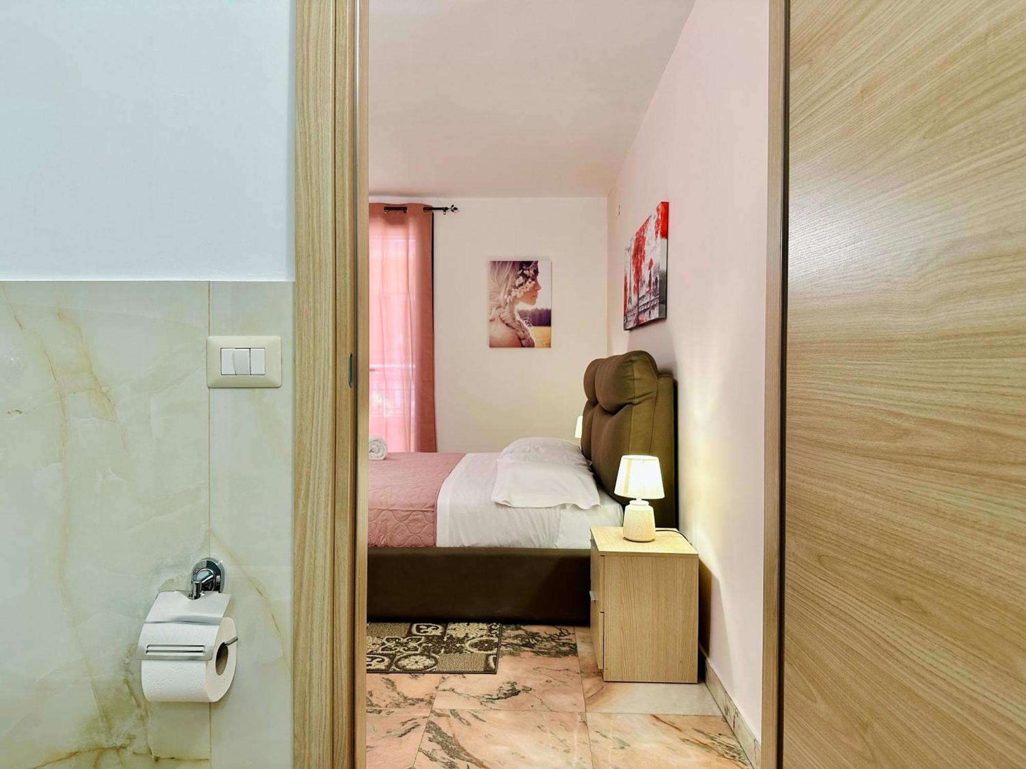 Unique Rooms In Centro Citta Bagno Privato E Climatizzatore Ragusa Exterior photo