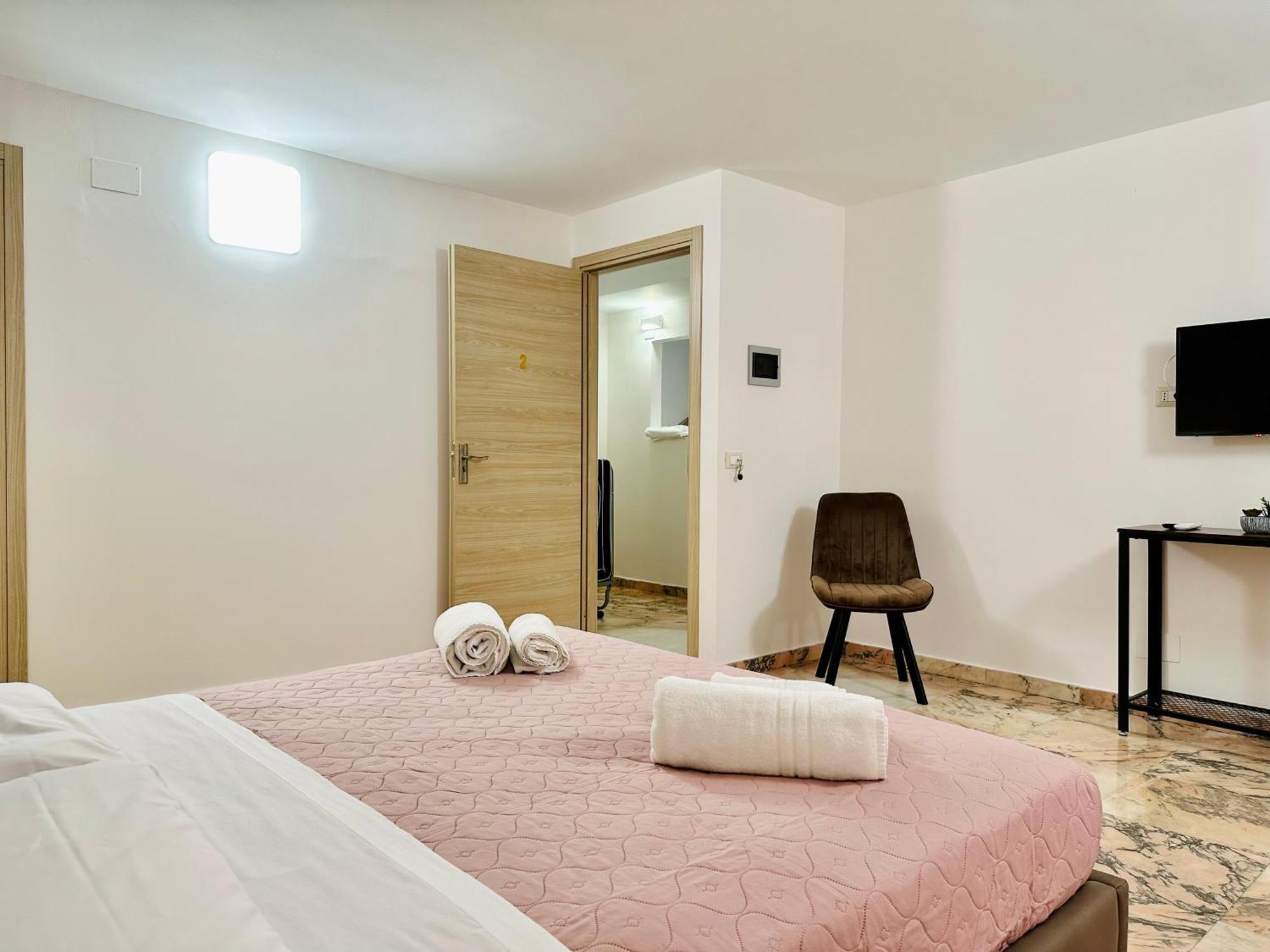 Unique Rooms In Centro Citta Bagno Privato E Climatizzatore Ragusa Exterior photo